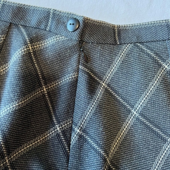 Gianni lined 100% wool plaid A line skirt - Picture 10 of 11